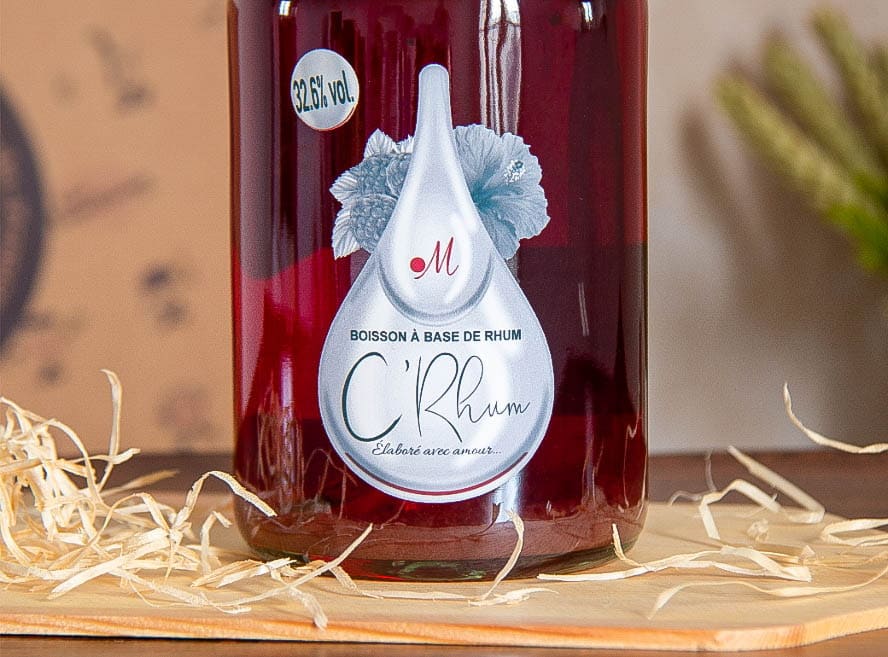 Gallery - Rhum Framboise Hibiscus 70cl Rhum Framboise Hibiscus artisanal seine-et-marne Ile de France gros plan